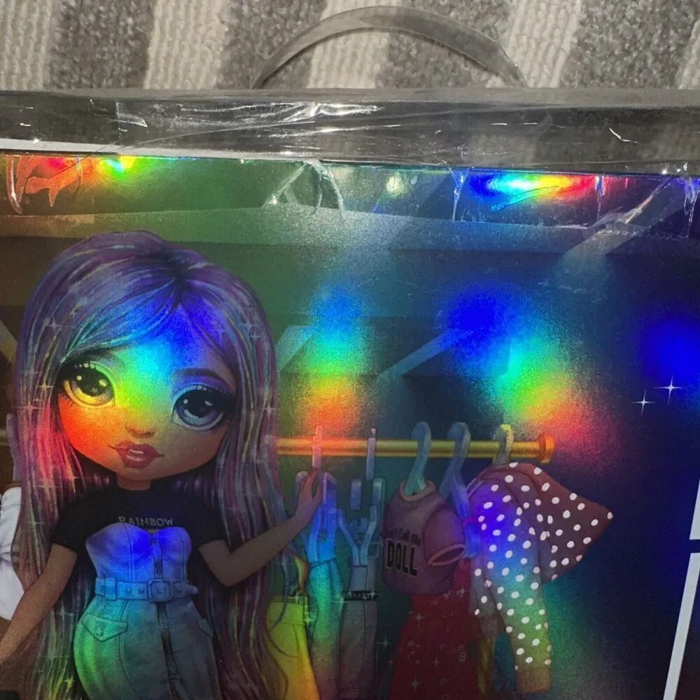 MGA Rainbow High Avery Styles Fashion Studio Doll Playset 300+ Looks Damaged Box